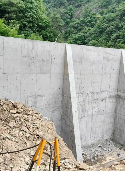 开封尉氏县重力式挡土墙